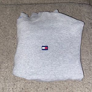 Tommy Hilfiger pullover sweat shirt!